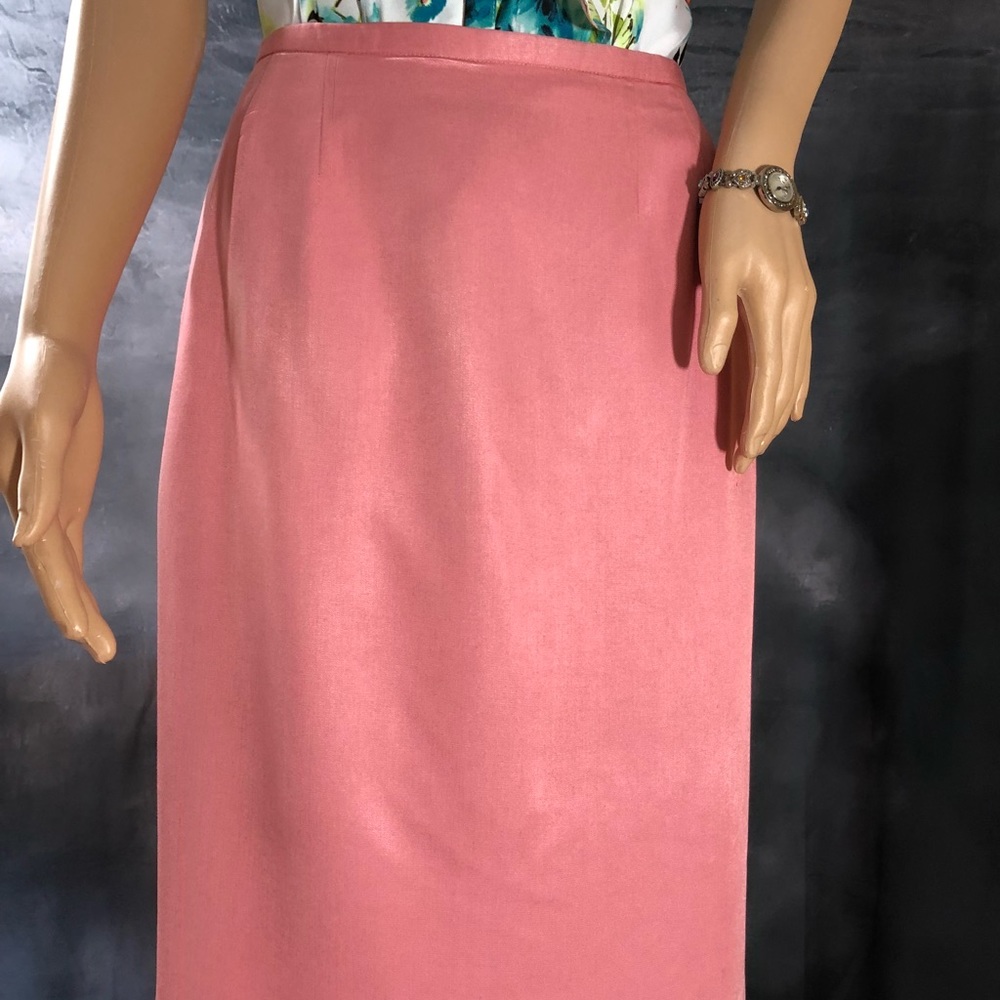 lFully lined women’s skirt